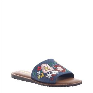 Madeline Girl Sun Kissed blue sandals in size 8